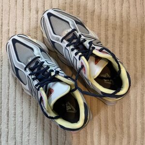 New Balance 9060 Size W10.5